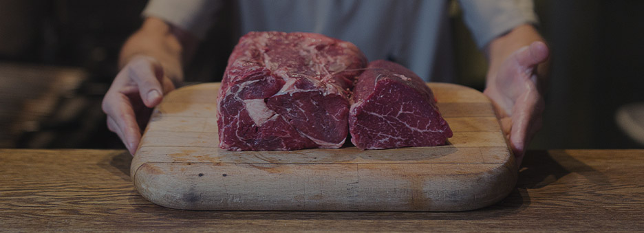 modal photo person with meal and on the kitchen tabel